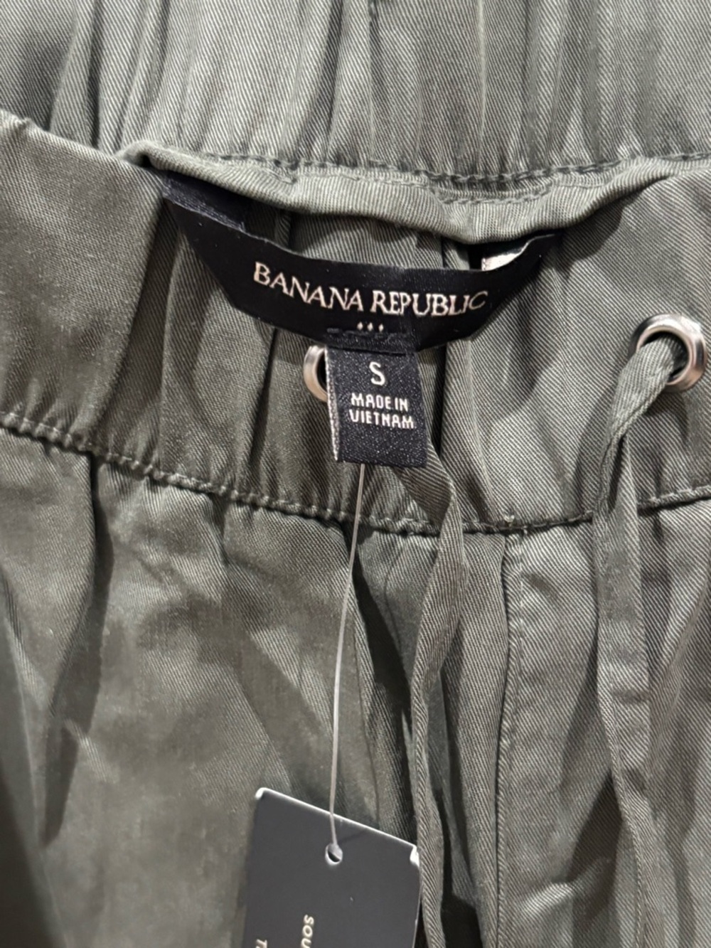 NWT Banana Republic Women’s Olive Green Cargo Jogger  - Casual Utility Style - Picture 3 of 9
